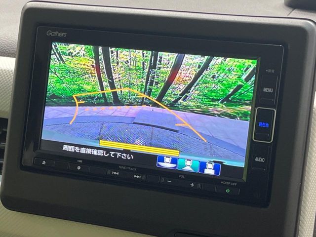 【バックカメラ】駐車時に後方がリアルタイム映像で確認できます。大型商業施設や立体駐車場での駐車時や、夜間のバック時に大活躍！運転スキルに関わらず、今や必須となった装備のひとつです！