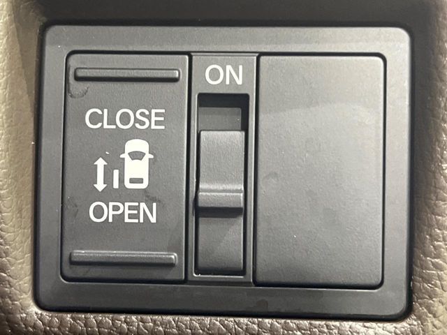 【パワースライドドア】スマートキーや運転席のスイッチでスライドドアの開閉が可能♪電動だから力を入れてドアを開ける必要が無く、小さいお子様でも、重い荷物を持っている時もラクに開け閉めできます♪
