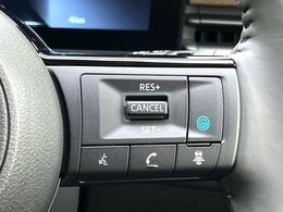 【プロパイロット】高速道路での長距離走行が楽に！！渋滞時と巡回走行のシーンで、アクセル・ブレーキ・ステアリングを自動で制御し、長距離運転の負担を軽減してくれます♪