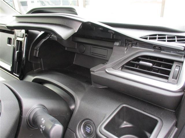 メーカーコンピューター診断機・タイヤチェンジャー等充実した設備と熟練整備士が点検・車検を行います。