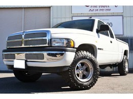 グリルからヘッドライトも綺麗な状態です☆エンジン、AT、エアコンと良好です☆距離も現44000マイルの実走車☆車両価値もあるでしょうね。シンプルなカスタムでお仕事にもお使いできる一台です☆