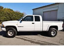 左側面です。大きな傷、へこみなく綺麗な状態が保たれています☆