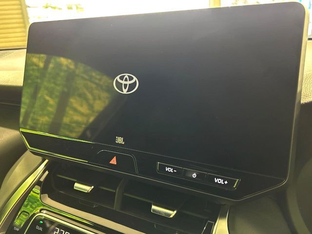 【メーカー純正ナビ】インテリアに溶け込むスタイリッシュな「専用設計」メーカーナビを装備♪視認性や操作性など基本性能にも優れ、より上質なカーライフをお楽しみいただけます。