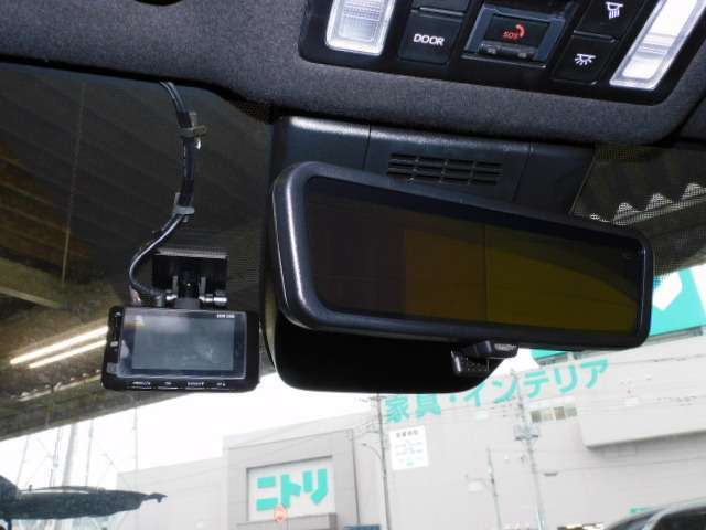 前後ドライブレコーダー（コムテック ZDR-035）、デジタルインナーミラー（※）メーカーオプション ドライビングサポートパッケージ