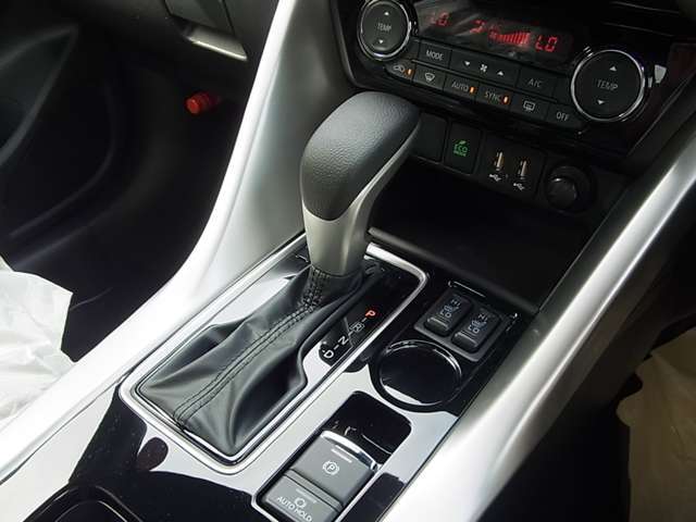 電動パ-キングブレ-キ＆ブレ-キオートホ-ルド付き！2段階調整式シートヒーター