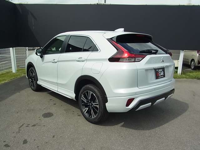 前後バンパーに障害物を検知するパーキングセンサーを装備！