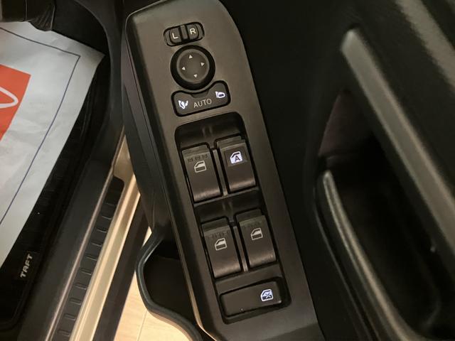 【オート電動格納ドアミラー】運転席ドアのウインドウ操作スイッチで、すべてのウインドウの開閉操作が可能です☆また、ドアミラーはオート開閉なので、ドアロックで自動で閉じ、エンジンスタートで自動で開きます☆