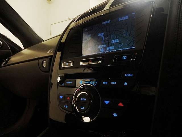 ●DVDマッピング機能付きナビゲーションシステム（FM/AM/6CD/Bluetooth/USB/iPod）  ●7inchタッチスクリーン