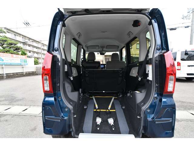 福祉装備や車両についての詳細は当社ホームページにて掲載しております。是非、当社ホームページへお越し下さい。福祉車両専門店ホームページ。http://sakaide-j.com/