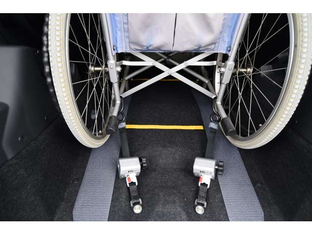 福祉装備や車両についての詳細は当社ホームページにて掲載しております。是非、当社ホームページへお越し下さい。福祉車両専門店ホームページ。http://sakaide-j.com/※車いすは見本です。