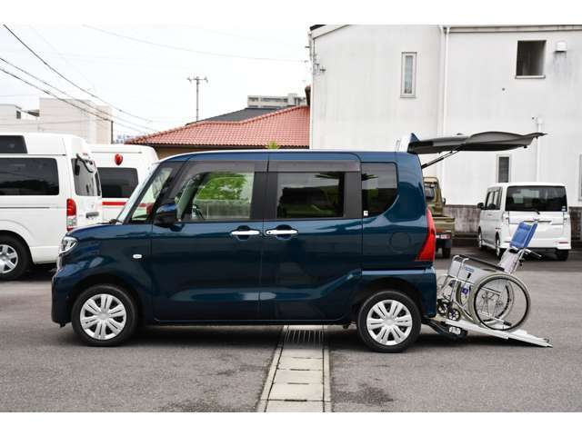 数多くの画像とコメントを掲載しています。是非、当社ホームページへお越し下さい。福祉車両専門店ホームページ。http://sakaide-j.com/※車いすは見本です。