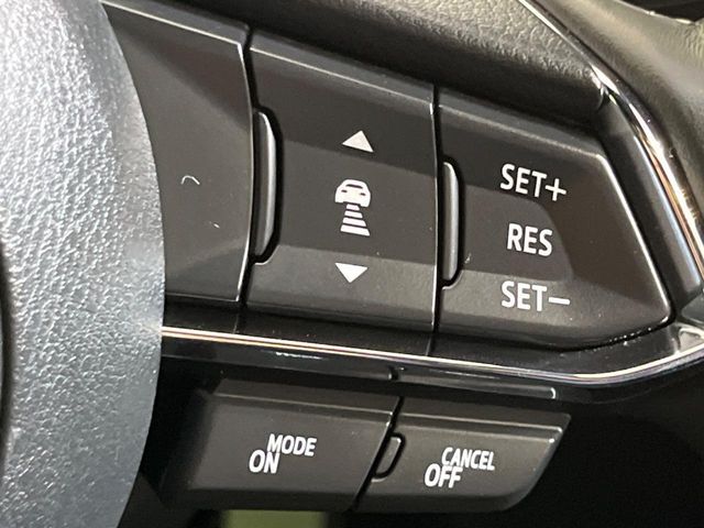 【マツダ・レーダークルーズコントロール】高速道路での長距離走行が楽に！自動で速度を保つクルーズコントロールが、衝突軽減システムと連携し、前方の車両を感知して車間を保つように速度調節してくれます！！