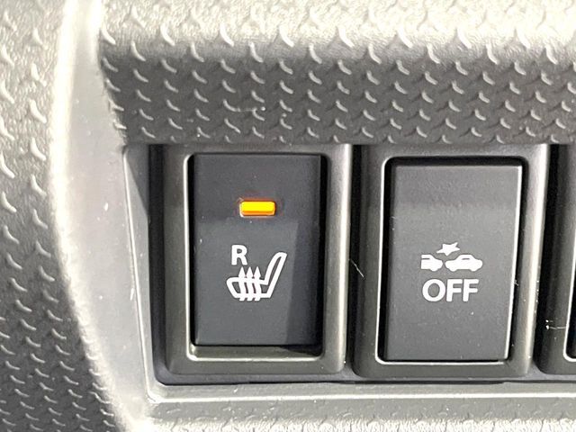 【前席シートヒーター】寒い日に重宝するシートヒーター！エアコンより早く温まってくれるので寒がりの人も安心ですね♪エアコンの温風は乾燥するから苦手、という方にもをおすすめです。