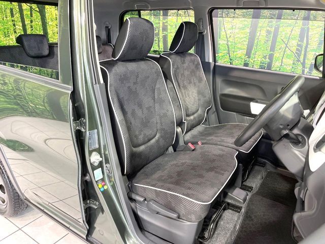 運転席シート廻りは使用感も少なく、良好な状態となっています。丁寧に使われていたことがよくわかりますね。
