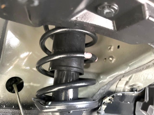 お車を安心してお乗りいただく為には、足回りの定期点検が欠かせません。サービスサポート（有償保証）では無料点検もご提供しており、安心のカーライフをお過ごしいただけるサポート体制が整っています。
