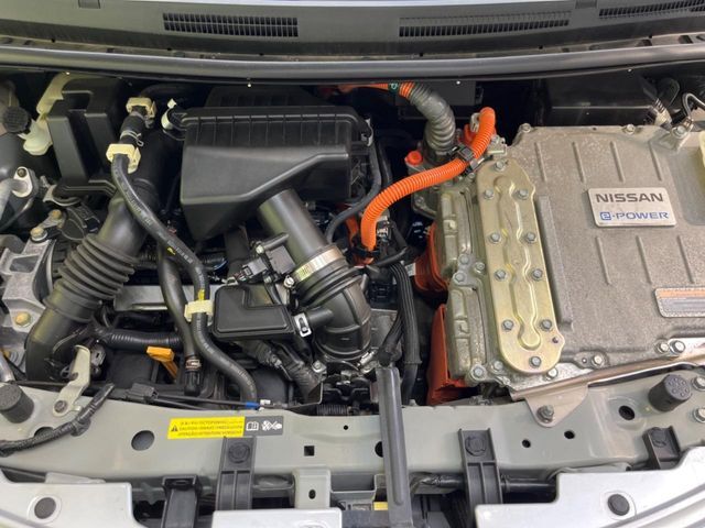 親切・丁寧な専門メカニックスタッフが応対！・車検・点検整備・事故等の修理などアフターサービスも安心。お車のカスタマイズもネクステージのサービススタッフまでご相談ください！