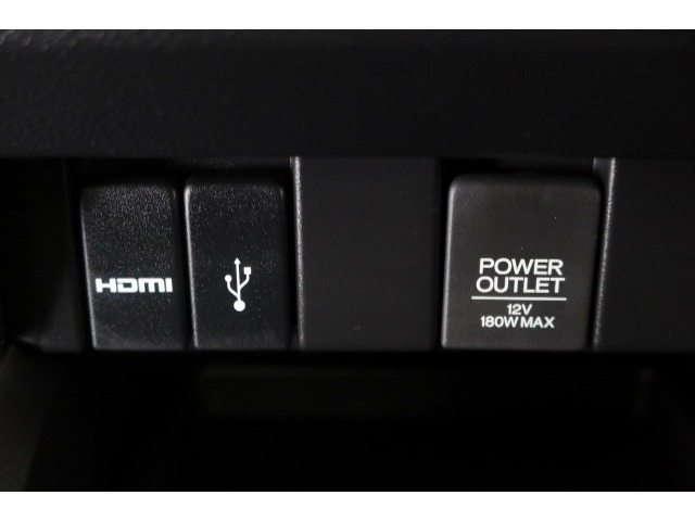 HDMIポート、USBポートが装備されております。HDMIポートを他の機器と繋げることによって、モニターへ映像を流すことができます。