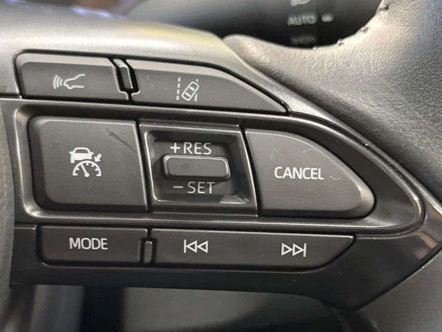 【レーダークルーズコントロール】高速道路での長距離走行が楽に！！自動で速度を保つクルーズコントロールが、衝突軽減システムと連携し、前方の車両を感知して車間を保つように速度調節してくれます！！