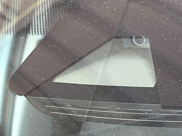 【トヨタセーフティセンス】走行中に前方の車両等を認識し、衝突しそうな時は警報とブレーキで衝突回避と被害軽減をアシスト。より安全にドライブをお楽しみいただけます。