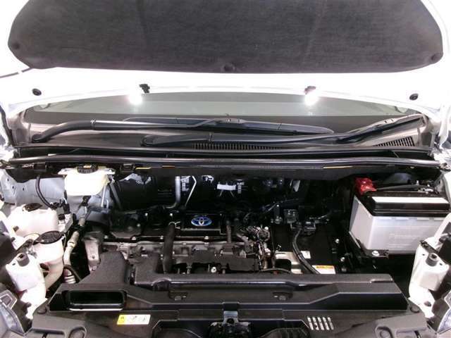 1800ccガソリンエンジン＋モーターのハイブリッドです。