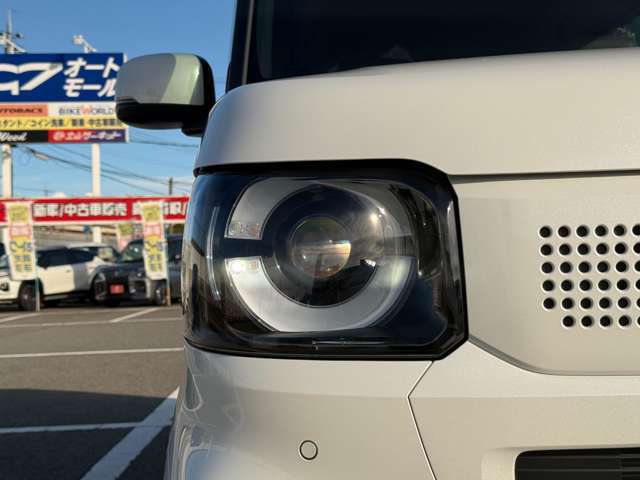 ヘッドライトは純正LEDでとても明るいです♪さらにAUTOライト機能付き♪自動でオンオフをしてくれるのでわざわざ電気をつける必要がありません