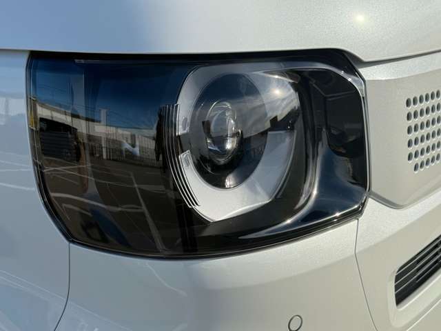 ヘッドライトは純正LEDでとても明るいです♪さらにAUTOライト機能付き♪自動でオンオフをしてくれるのでわざわざ電気をつける必要がありません