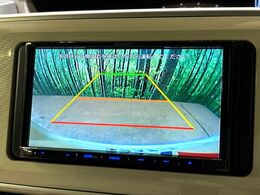【バックカメラ】駐車時に後方がリアルタイム映像で確認できます。大型商業施設や立体駐車場での駐車時や、夜間のバック時に大活躍！運転スキルに関わらず、今や必須となった装備のひとつです！