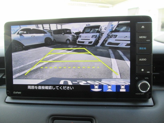 バックカメラで駐車も安心です。