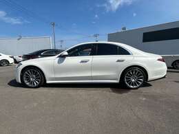 この度はメルセデスベンツの中古車をご覧いただきありがとうございます。遠方のお客様にも末永く安心してお乗り頂けるよう、納車後も丁寧にサポート致します。