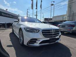 人間工学に基づき、機能面を最優先して作られているデザインですので流行り廃りがなく飽きが来ないデザインがメルセデスベンツの真骨頂となっております。末長くご愛用頂けます。