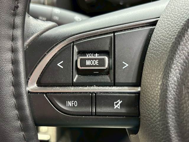ステアリングスイッチ搭載なので運転中手元でオーディオの操作が可能です。