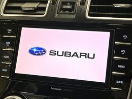 ハーマンカードンサウンドシステム　人気の純正ナビを装備。オーディオ機能も充実しており、Bluetooth接続すればお持ちのスマホやMP3プレイヤーの音楽を再生可能！毎日の運転がさらに楽しくなります！！