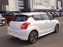 ボディカラーも人気の特別色　ピュアホワイトパール　です