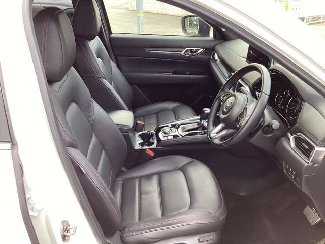 人馬一体とは…車との一体感を更に増し、車からのインフォメーションを伝わりやすくすることで、安心安全な運転が可能になる…そんなマツダの安全思想を具現化したシートポジションをご案内させて頂きます。