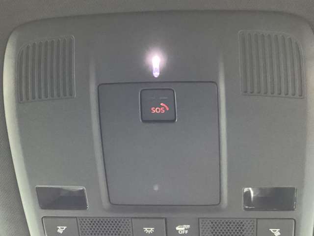 エアバッグ作動時や後突時、もしくは車内のSOSボタンを押した際に緊急通報オペレーターに連携し、救急・警察を手配します。更にオペレーターにも連携、お客様のご要望に応じてロードサービスの手配を行います。