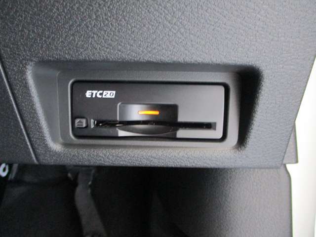 【ETC2.0】高速道路の料金所もノンストレスでスムーズに通過できるETC。スマートなビルトインタイプ！