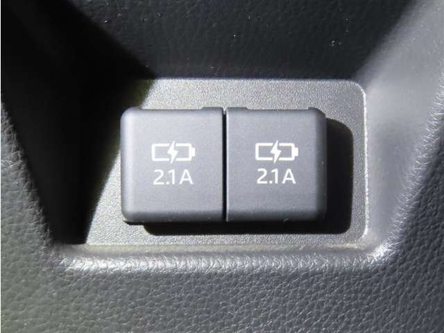 充電用USB端子を装備しております。