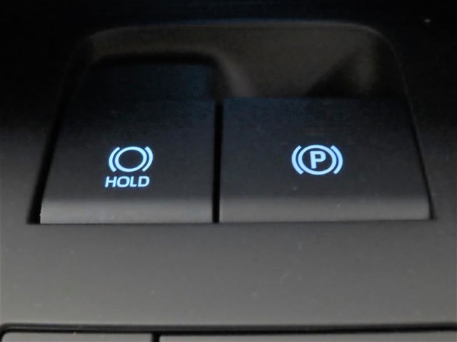 電動パーキングブレーキを装備しております。