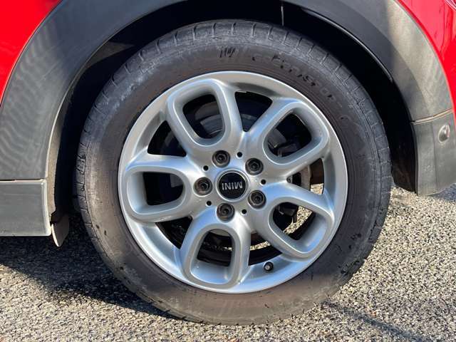 純正アルミ履いてます！重量や質感、精度等はメーカー指定のホイールだけあります！