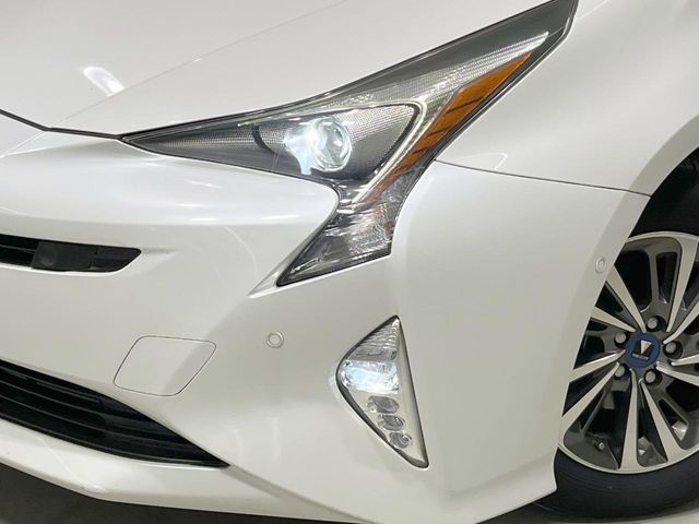 【LEDヘッドライト】悪天候や夜間走行時も良好な視界を確保し安心して運転できる高輝度LEDヘッドライトを装備！点灯速度が早く、消費電力も抑えられています。
