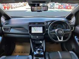 ◆内装色/ブラック◆精悍なブラックのインテリアと随所に施されたブルーのアクセントが、スポーティ感を漂わせる室内空間です！