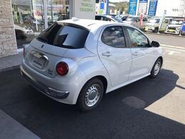 ドアミラーからは見えにくい後側方の車両を検知する「ブラインドストップモニター」付きです。ドアミラーに表示します。