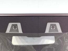 【スズキ　セーフティサポート】走行中に前方の車両等を認識し、衝突しそうな時は警報とブレーキで衝突回避と被害軽減をアシスト。より安全にドライブをお楽しみいただけます。