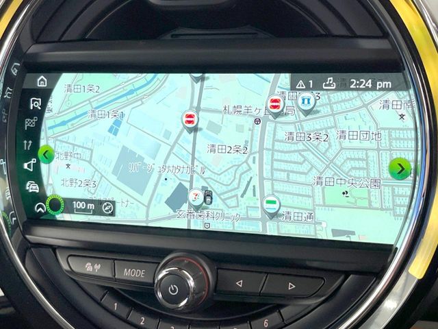 ●純正ナビ:一体感のあるナビは、高級感ある車内を演出してくれます。Bluetooth再生などオーディオ機能も充実しておりますので、運転もより楽しめます♪