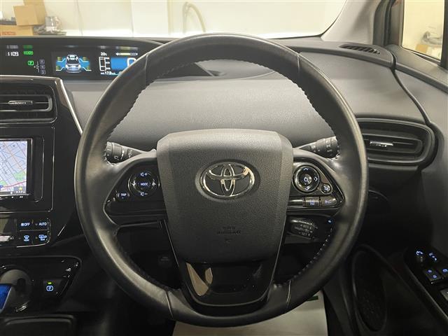 店頭販売もしておりますので、お問い合わせいただいた際に在庫が成約済みの場合もございますので気になる車はまず一度お問い合わせください！あなたにとっての魅力的なお車は他の方も気になっていますよ！