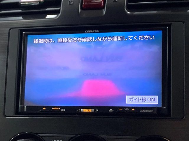 【バックカメラ】駐車時に後方がリアルタイム映像で確認できます。大型商業施設や立体駐車場での駐車時や、夜間のバック時に大活躍！運転スキルに関わらず、今や必須となった装備のひとつです！