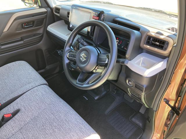 足元広く開放的な運転席周り