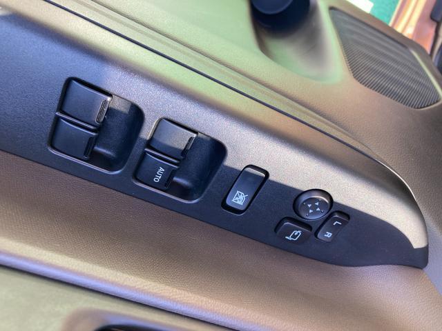 電動格納ドアミラー、パワーウインドースイッチが運転席ドア内側にあり操作に便利です