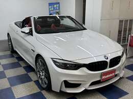 R2年10月登録のBMW M4カブリオレが直接買い取りにて入庫致しました。走行は約27300kmで、内外装とのみ状態は良好でございます。外装、内装クリーニング済でございます。