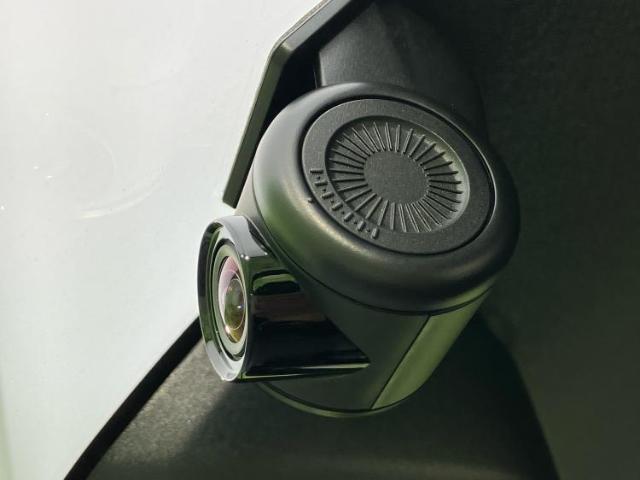 WECARSの展示場では実際に見て、触ってお車をお選びいただけます！知識の豊富な営業スタッフが様々なカーライフをご提案いたします！